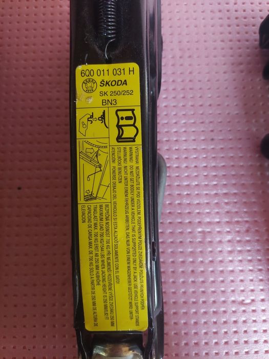 Домкрат, Skoda, шкода, фабія