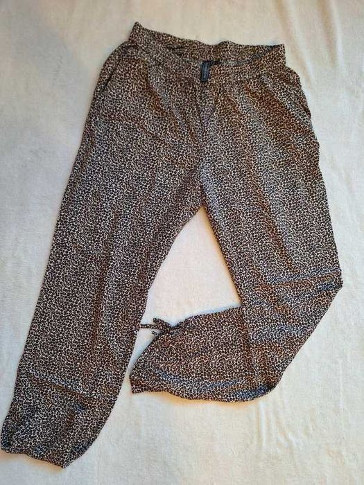 Spodnie w panetrke bonprix L