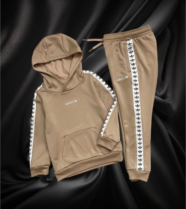 спортивний костюм Adidas на 5-6 років