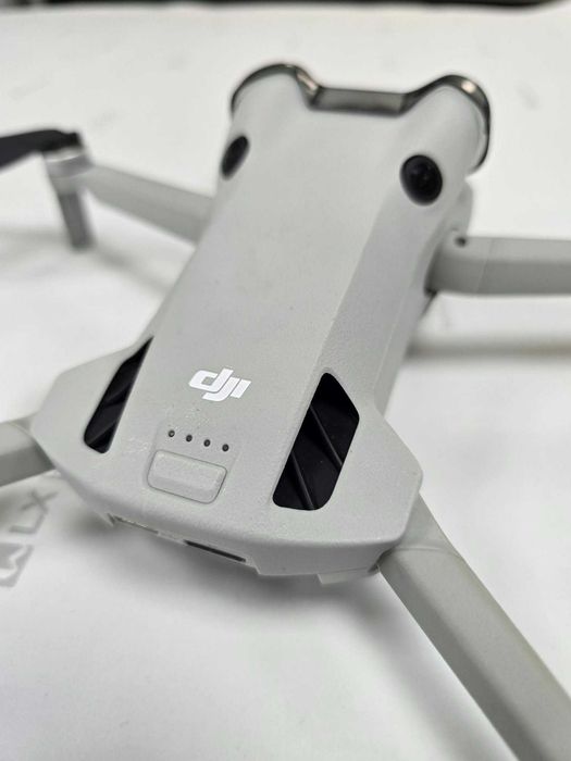 DJI Mini 4 Pro Fly More Combo com pouco uso
