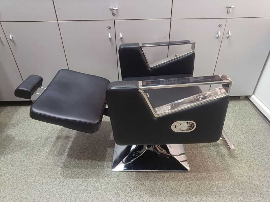 Кресло парикмахерское черное (кожзам) на гидравликеHB-A050