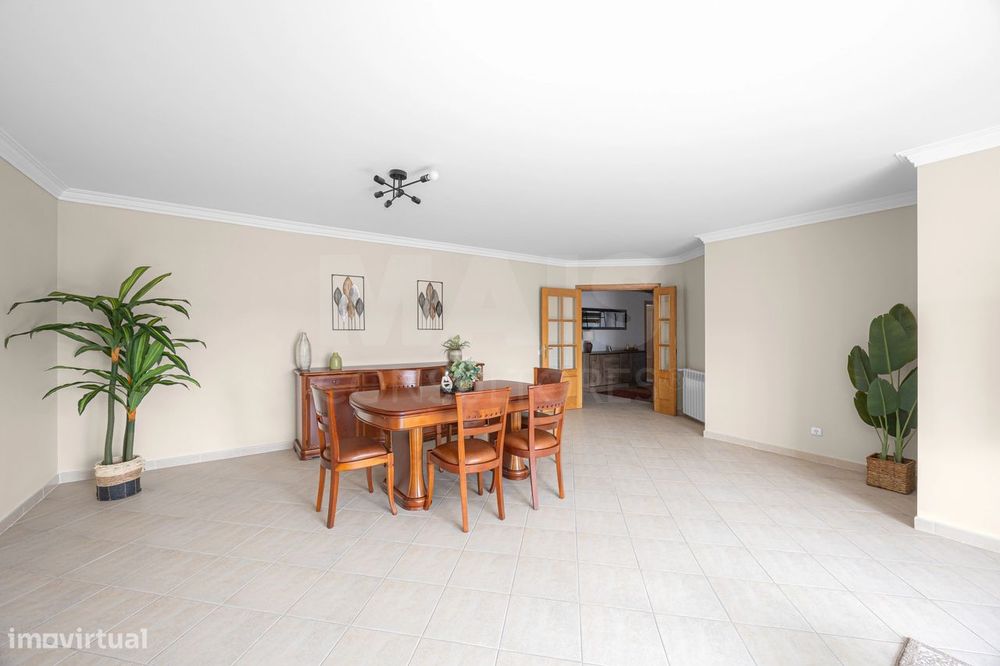 Apartamento T3 no Centro do Carregado | Parqueamento e Arrecadação