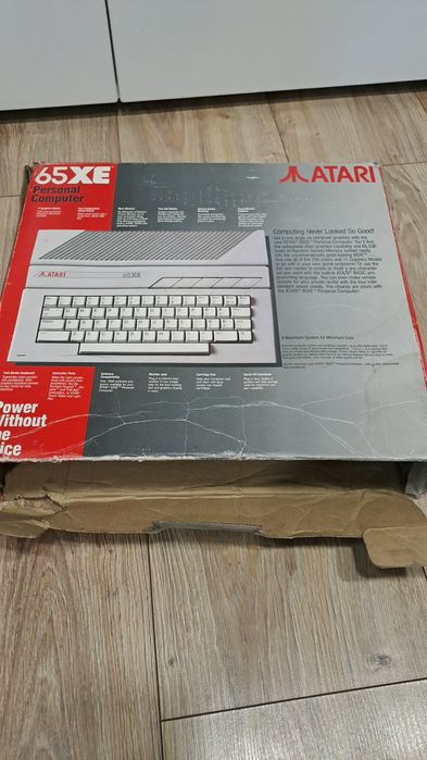 Atari 65xe z podelkiem