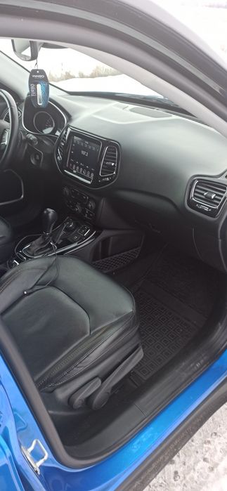 Продам Jeep Compass