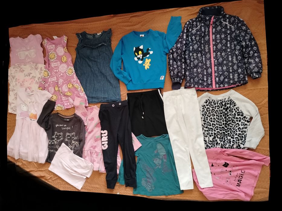 Fajny zestaw ubrań dla dziewczynki/Sukienki, bluzy, spodnie, kurtka