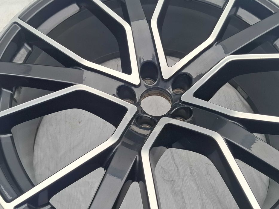 felga aluminiowa audi q7 sq7 q8 sq8 s-line audi sport 22 4m8.601.025.q