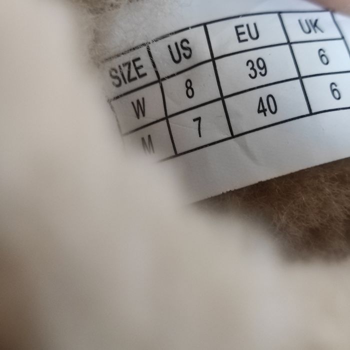 UGG  черевики ботинки р.39  довжина устілки 25 см.