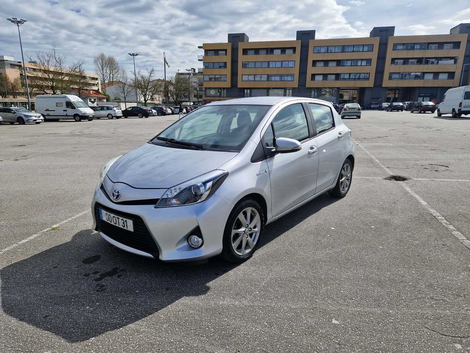 2014 toyota yaris hybrid