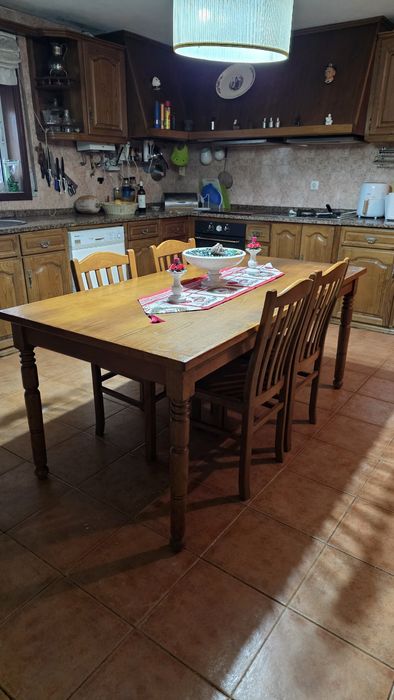 Mesa de jantar e movel de sala