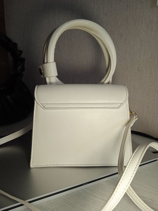 Сумка Jacquemus.