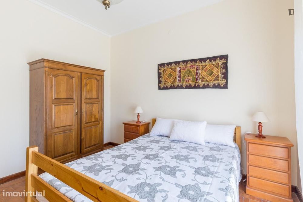 Quarto - localizado em Valongo Porto