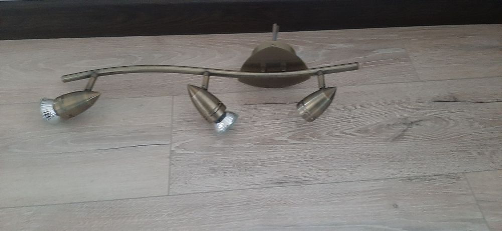 kinkiet trzypunktowy w kolorze złotym