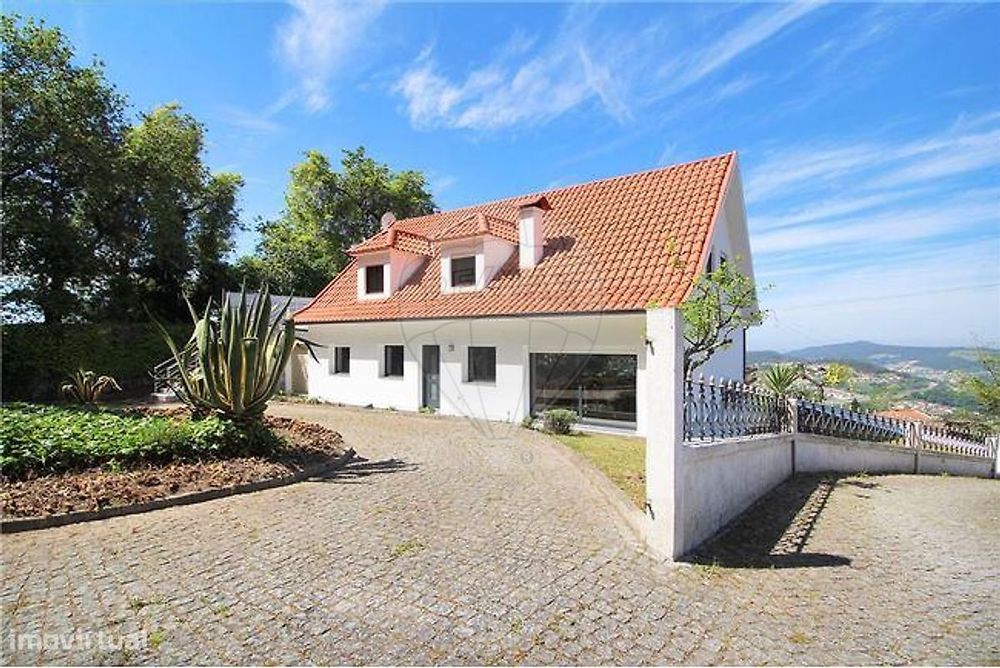 Moradia T5 para venda