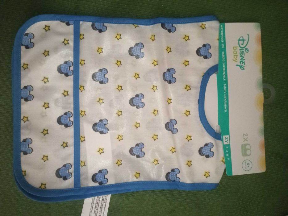 Babetes novas com etiqueta