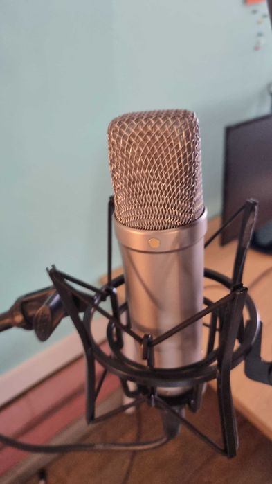 Kit Podcast / Gravação Profissional de estúdio – RØDE NT1-A + Behringer UMC22 + Suporte (Como Novo)