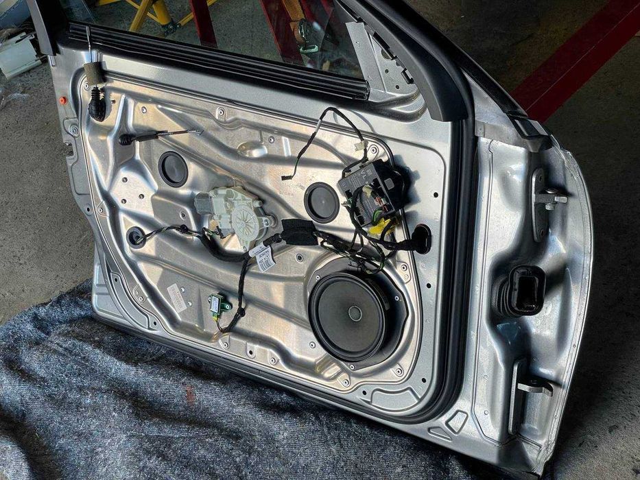 Дверь передняя левая водителя Mercedes W204 дверка передня ліва
