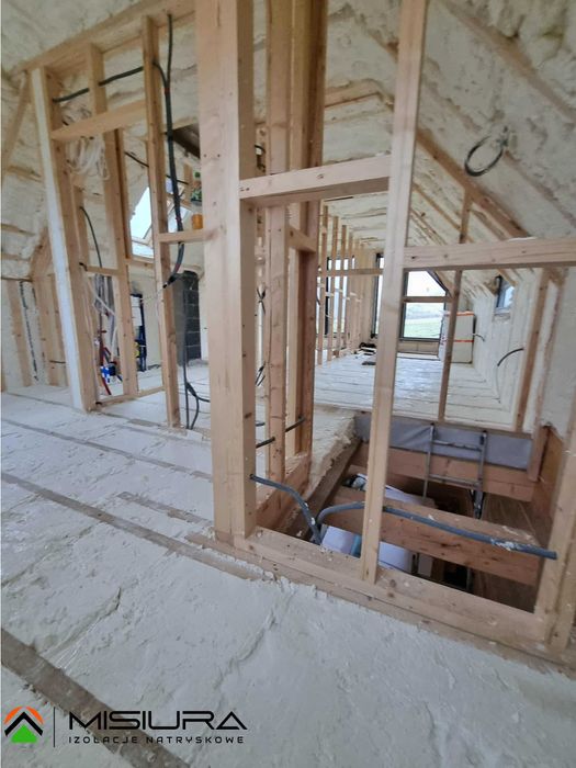 Ocieplenie poddasza pianą Pur Ocieplanie poddasza pianą PUR Piana PUR