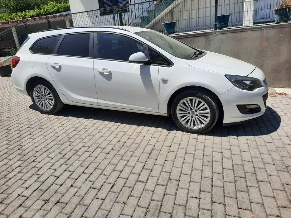 Opel Astra Sports Tourer — fotografia 2