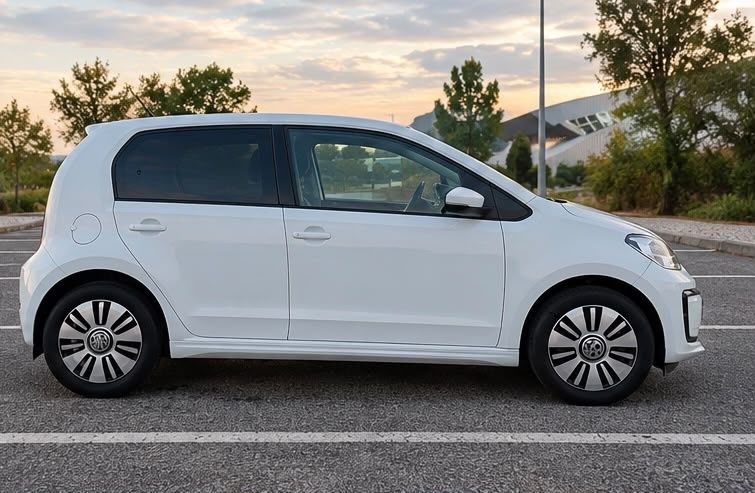 VW e-Up 82 cv 2018 – 38.600 km – CCS – Câmara traseira foto 4