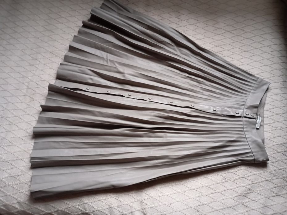 STRADIVARIUS S skórzana spódnica długa midi w kolorze taupe ekoskóra