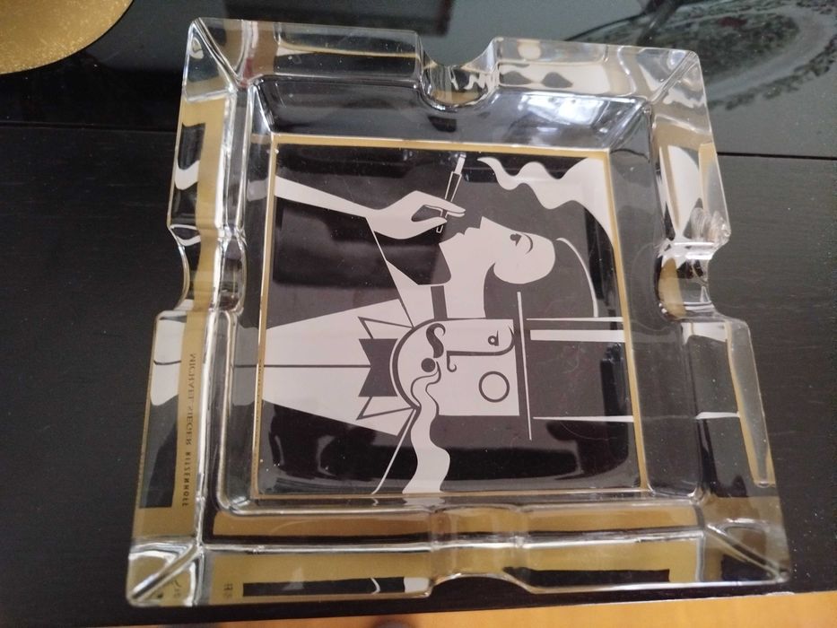 Cinzeiro como novo muito estiloso