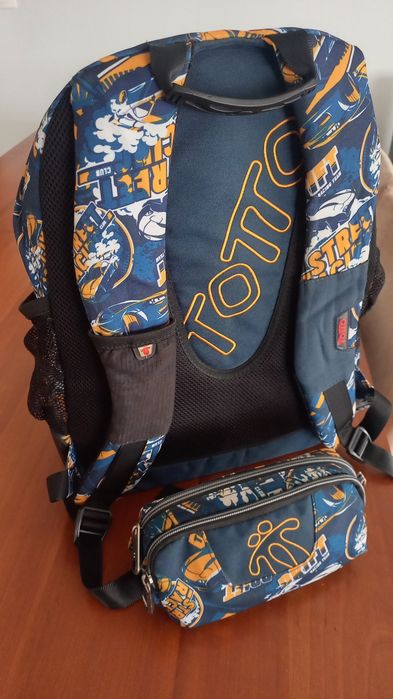 Mochila e estojo Totto