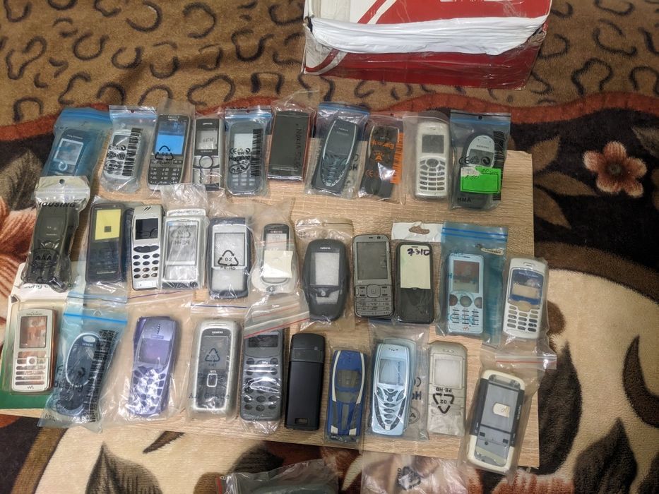 Продам лот корпусів для Нокіа сіменс соні Ерікс по 100 за шт.