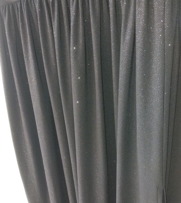 Sukienka czarna długa z rozcięciem rozmiar 42