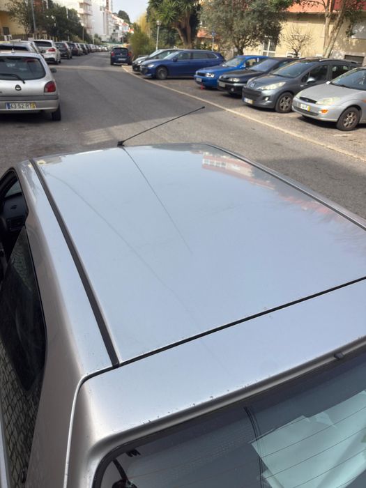 Em bom estado o carro dado que é de 1998