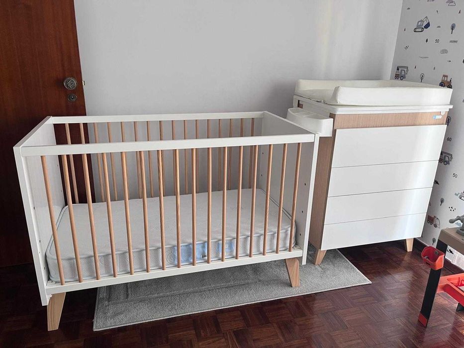 Conjunto Completo ZY Baby – Cama 3 em 1 + Colchão + Cómoda com Banheira