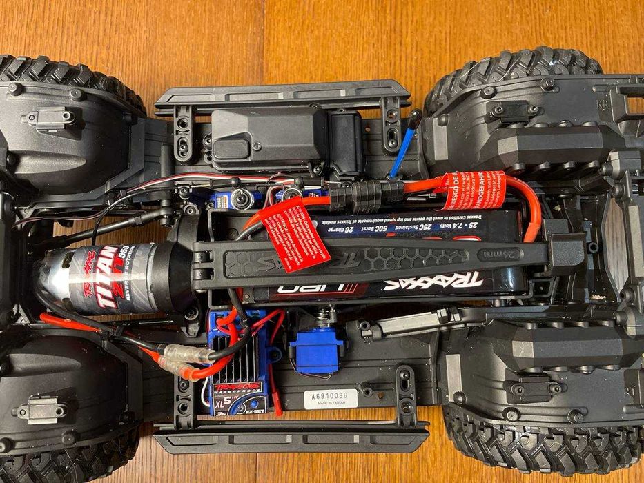 TRAXXAS TRX-4 Nissan Pathfinder 4WD 1/10 RTR Clipless (Srebrny)