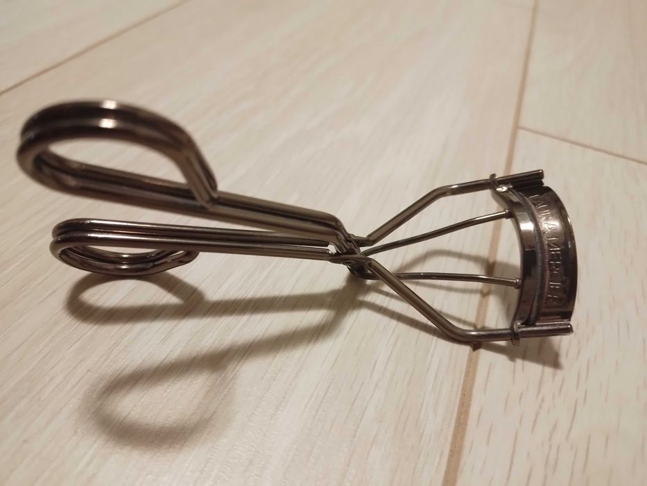 Щипцы для завивки ресниц Laura Mercier