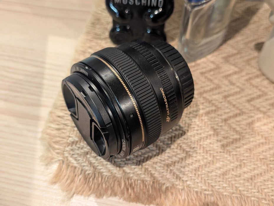 Об'єктив Canon EF 50mm 1.4