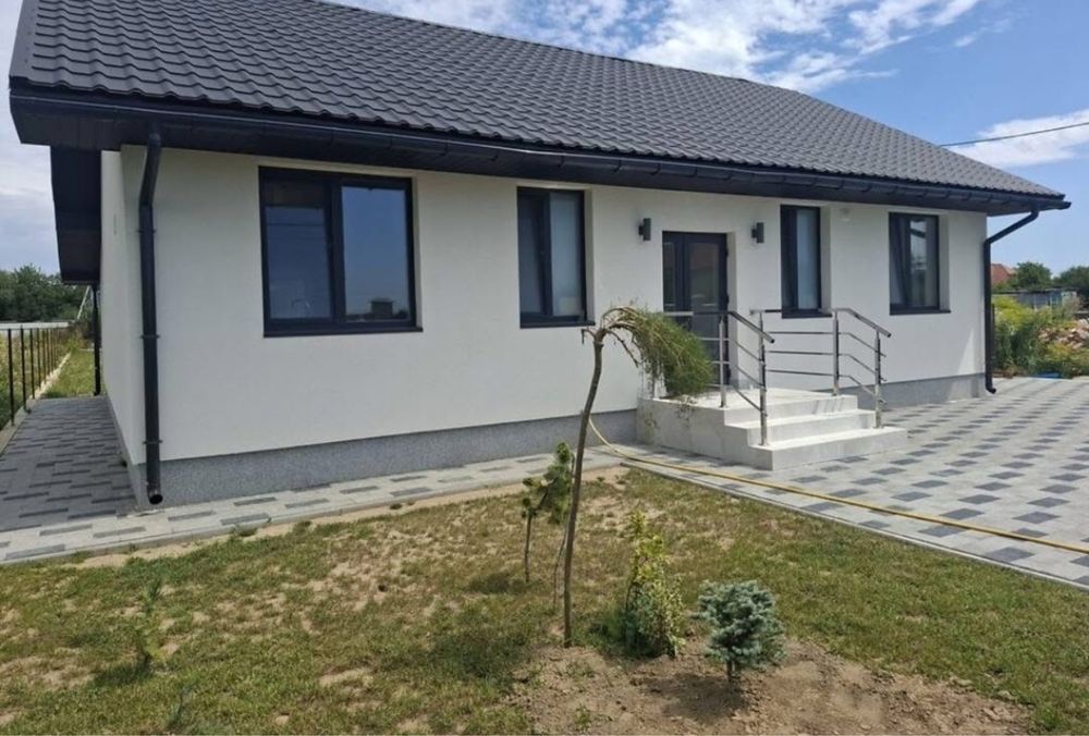 Продаж будинку поруч з містом