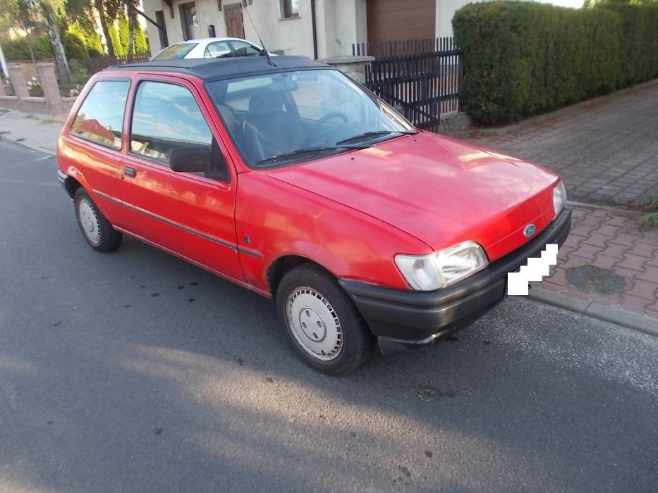 Ford Fiesta MK3,kolor czerwony,1,3 benzyna,przeznaczony na części