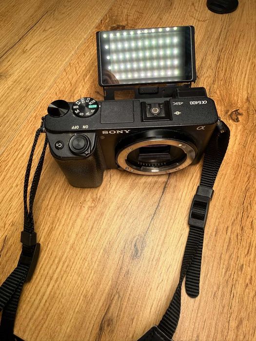 Sprzedam Sony A6400 z Obiektywem 16-50 Komplet, 2 Baterie