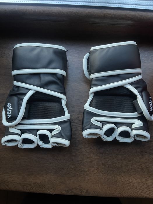 Шолом та рукавиці для ММА Venum ОПИС !