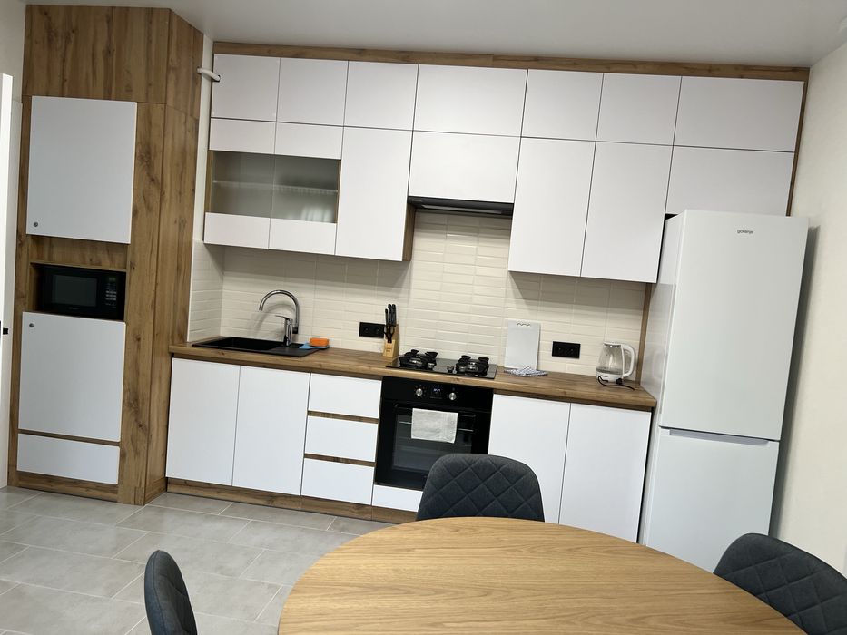 ТЕПЛА Квартира подобово центр Яровиця. Укриття і Звітні документи є!