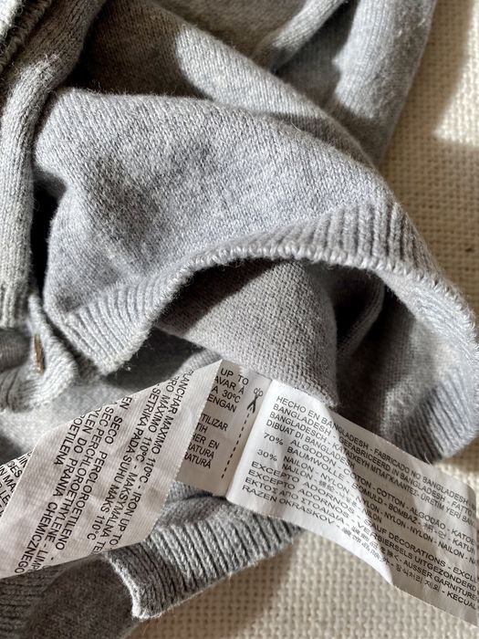 Dziewczęcy sweterek marki Zara