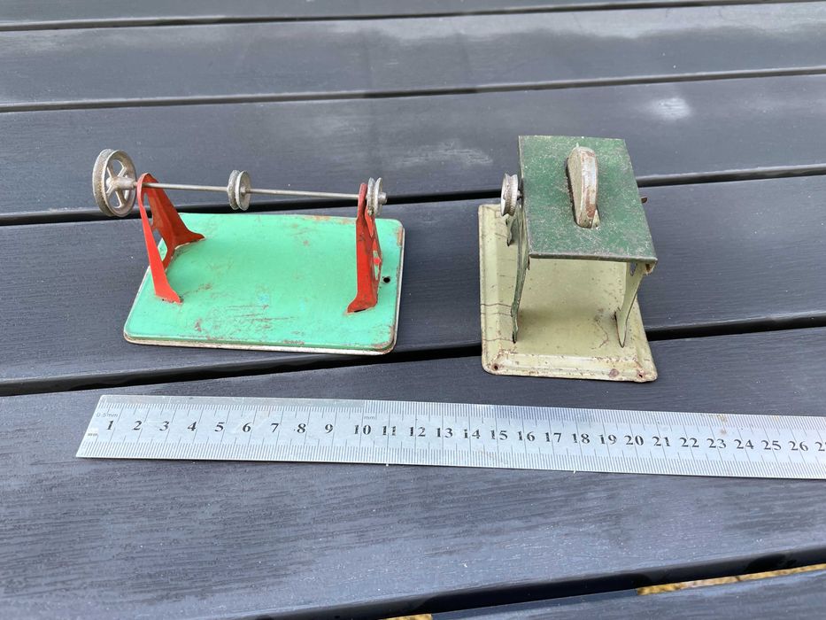 Brinquedos antigos em chapa