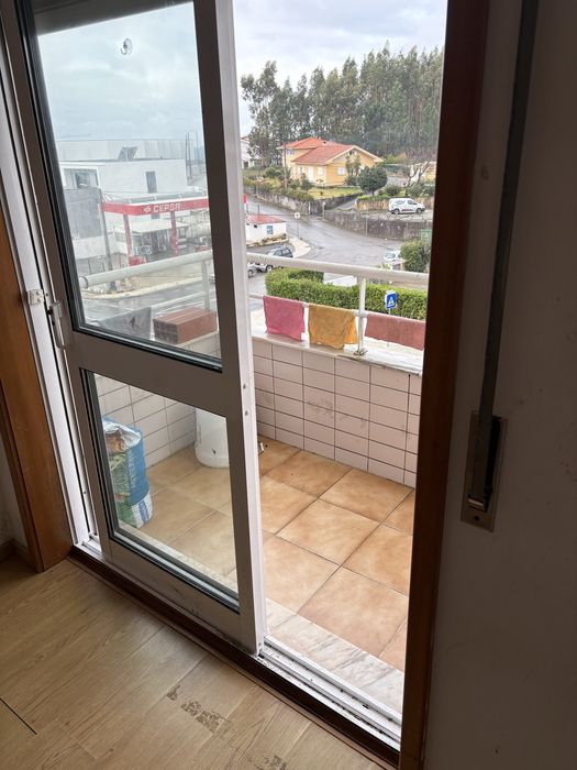 Arrendo quarto em oliveira de azemeis