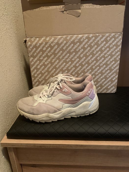 Buty fila w uniwersalnych kolorach