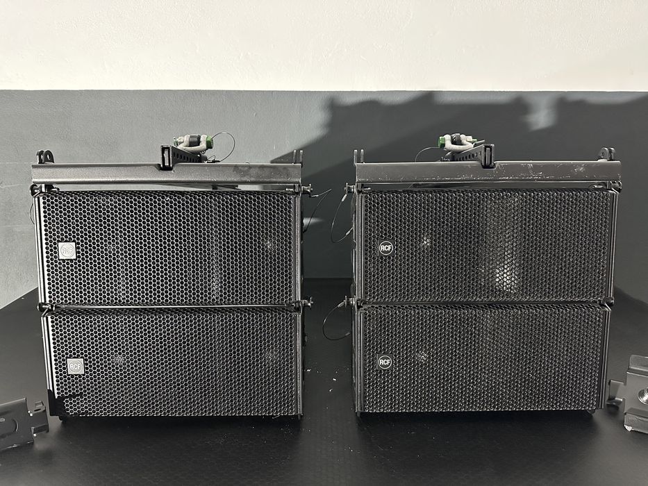 Colunas Line Array RCF HDL-6-A com Flybar