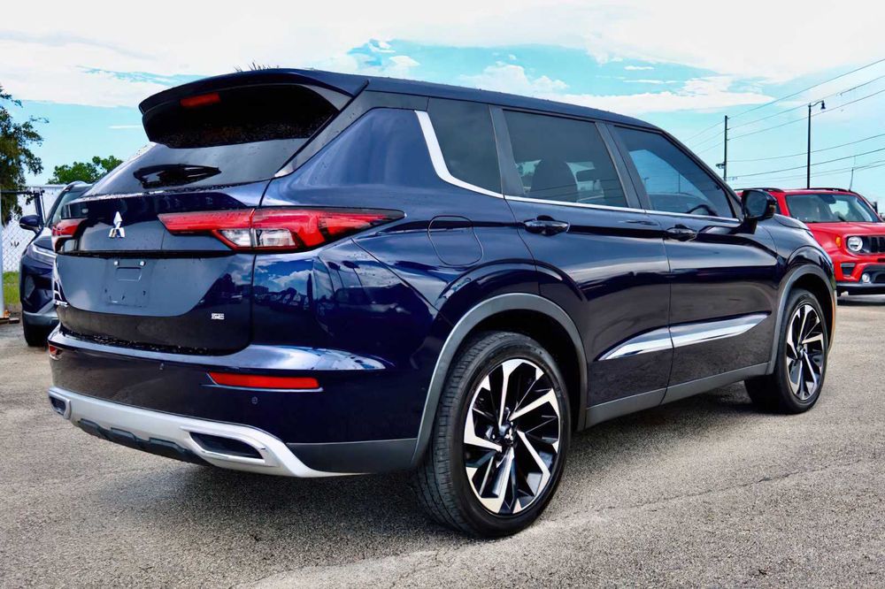 Mitsubishi Outlander SEL      2022