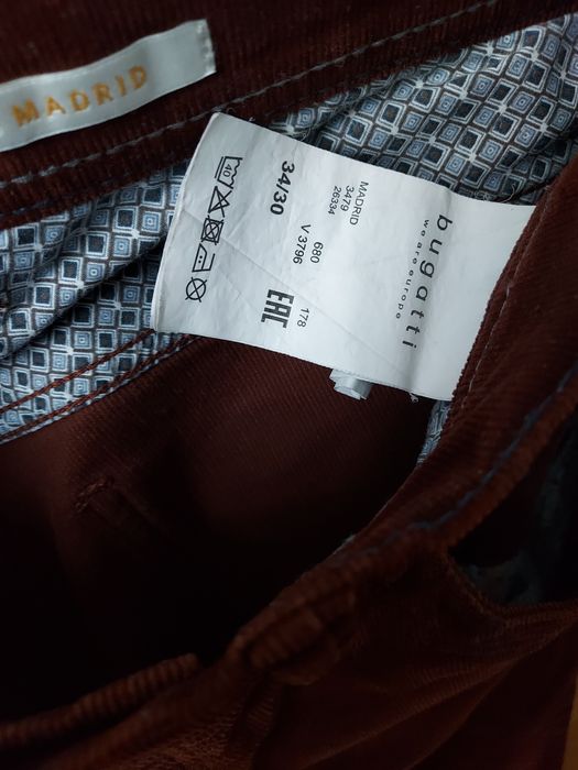 Markowe spodnie jeans z kieszeniami brązowe Bugatti modernstyle Madrid