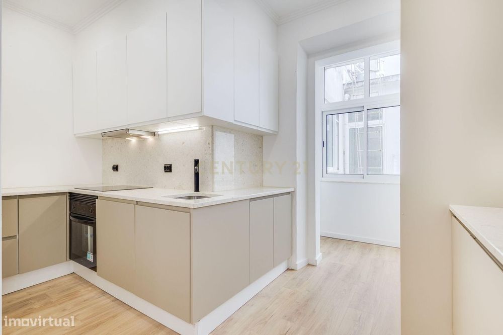 Apartamento T2, totalmente renovado.