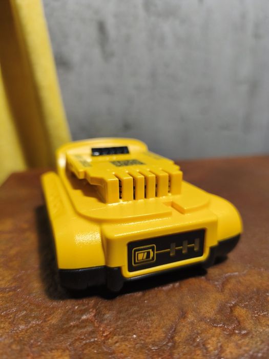 DeWalt akumulator 2.0 AH + ładowarka. Nowe