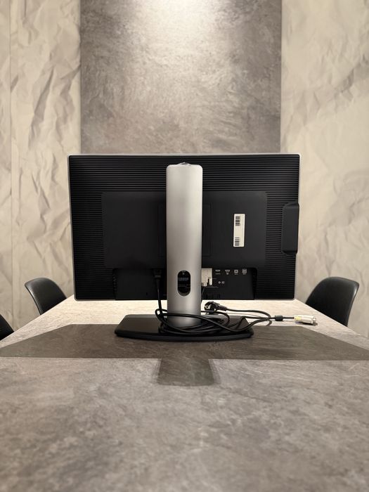 Monitor DELL z regulacją wysokości