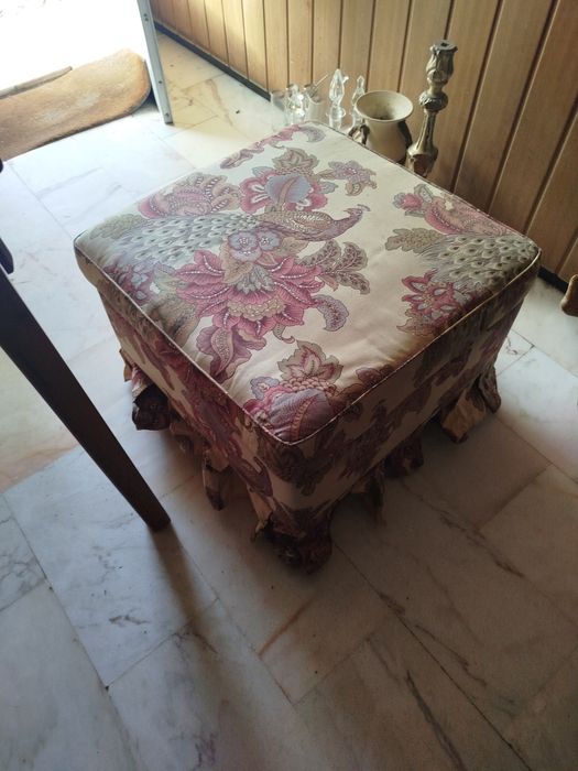 Puff com decorativo floral