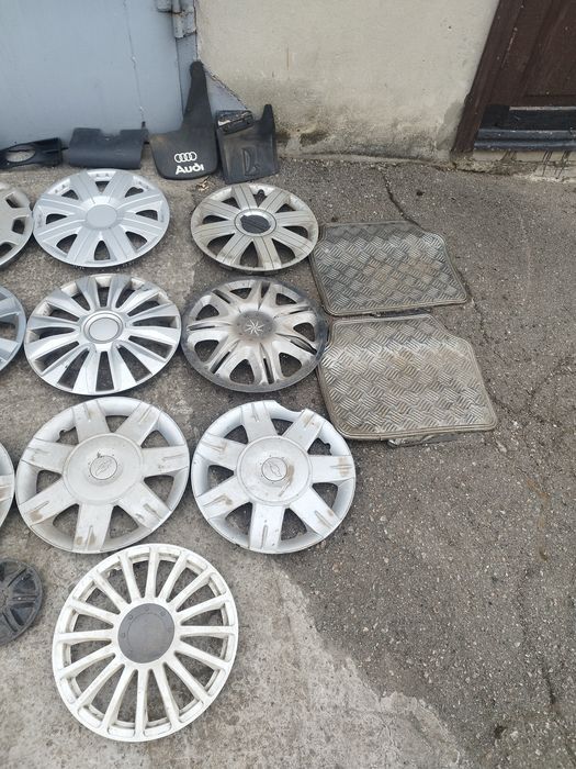Продам колпаки разные.